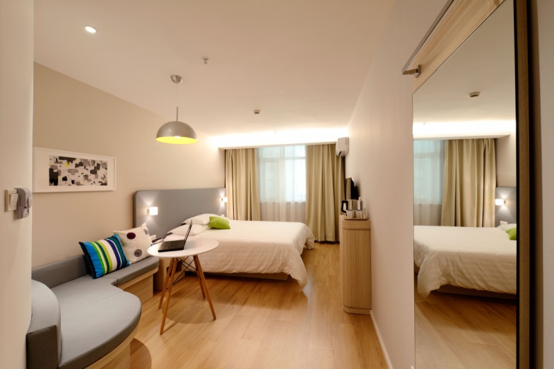 hotel-LE LAVANDOU-min_hotel_guest_room_new-634601